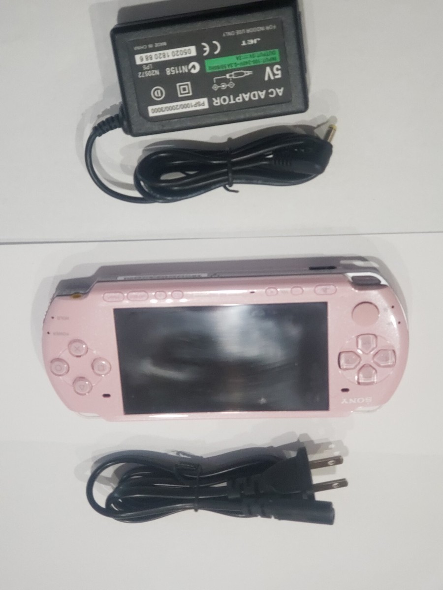 Sony PSP 1000, Sony PSP 2000, Sony PSP 3000 - Comes with Battery