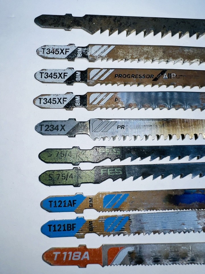 Bosch 1587AVS Variable Speed Jig Saw W/Carrying Case Extra Blades Base