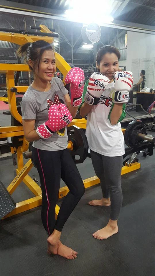 GUANTES DE KICK BOXING FAIRTEX MUAY THAI BGV14P ROSA ARTE VINTAGE - LUNARES 1854 Foto 3 de 4