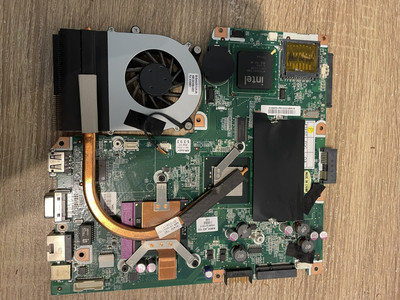 Original Advent Quantum Q200 Mainboard Intel CPU Kühlkörper Lüfter G03