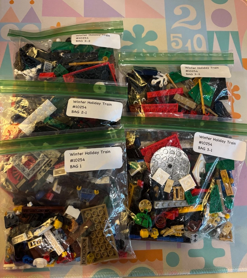 LEGO 10254: Winter Village Holiday Train, 98% complete w/ instructions & box - Image 3 of 4