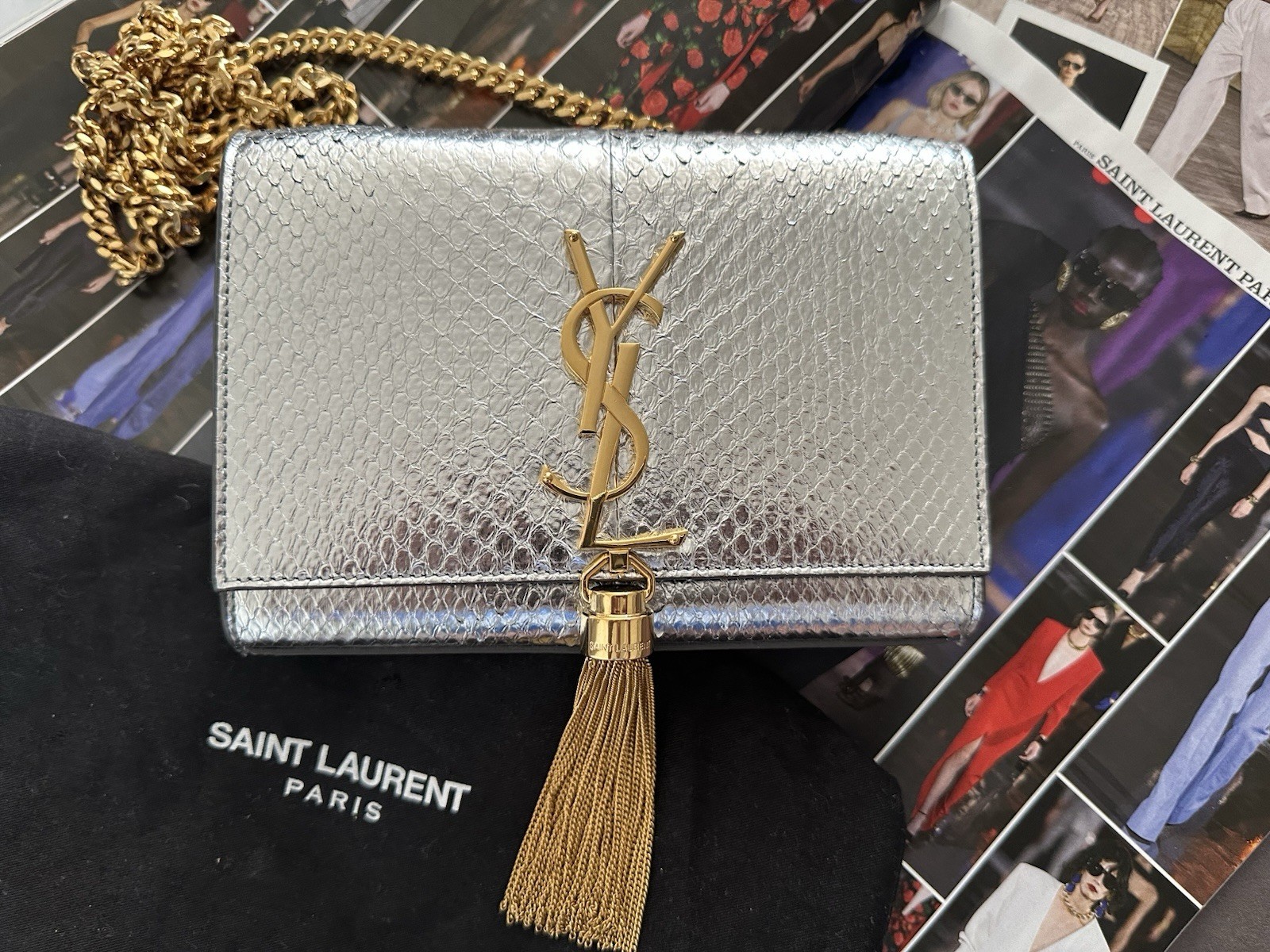 SAINT LAURENT Pompom Kate serpente d'acqua argento