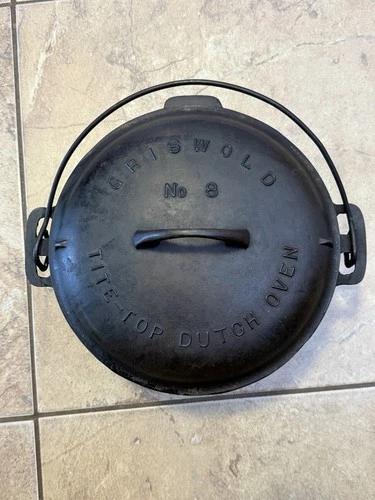 Griswold No 8 Tight Top Cast Iron Dutch Oven
