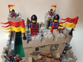 LEGO 6080 King's Castle 1984 Lion Knights Castle Lion 100% Complete 6080-1