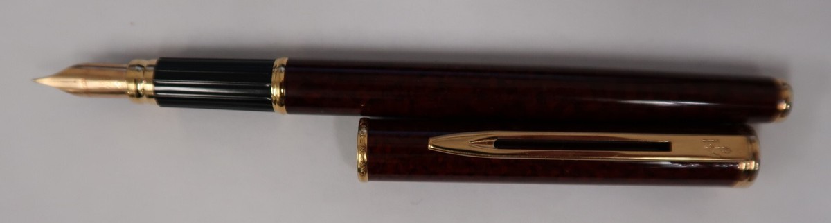 Waterman Executive Tortoise & Gold Trim Fountain Pen 18K Fine Pt