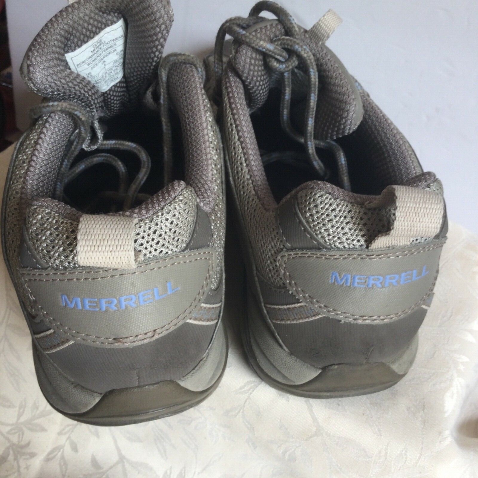 Merrell Vibram women tennis shoes color grey size 8.5… Gem