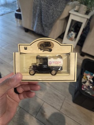LLedo Chevron Diecast Red Crown Gasoline 1920 Model T Ford TRUCK, 1/55 NIP