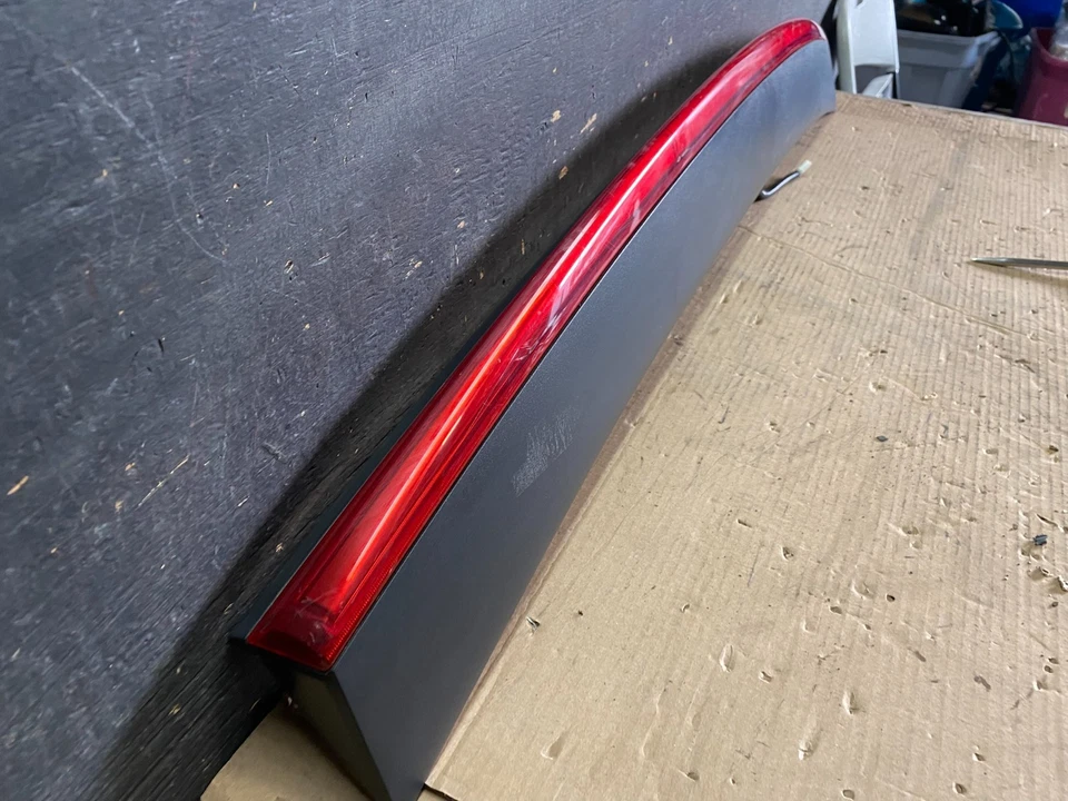 Alerón de puerta trasera Honda Insight 2010-2011 tercera luz de freno OEM R2209 DG Foto 3 de 4