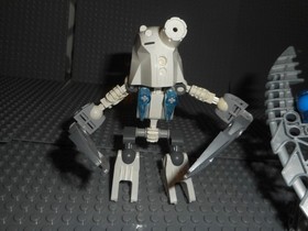 LEGO Bionicle Matoran of Voya Nui Kazi 8722 8726 Dalu, both complete