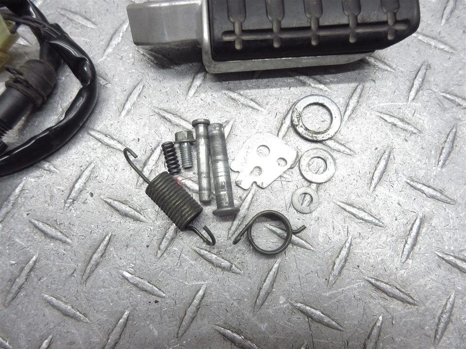 03-09 Honda ST1300 ST1300P 2004 juego delantero derecho trasero pedal clavija de pie trasero Foto 2 de 4