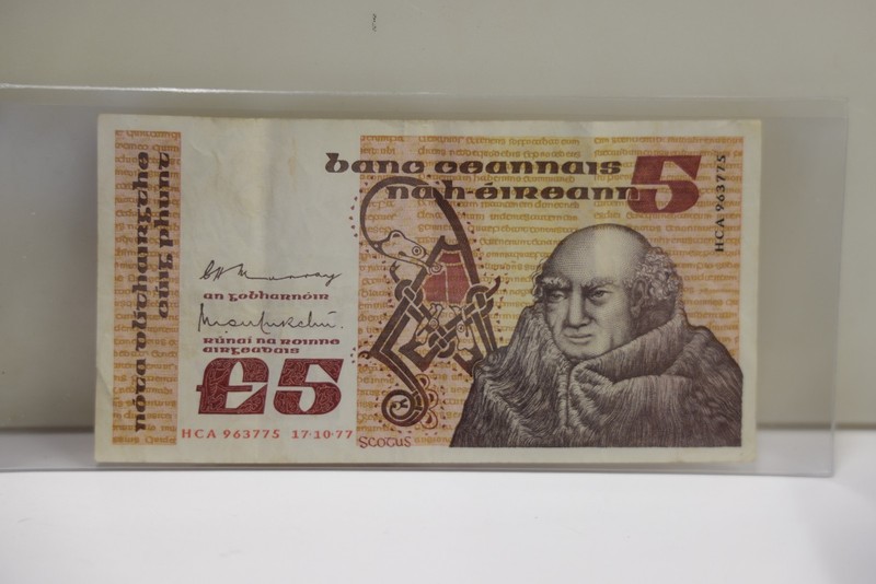 1977 Ireland 5 Pound Circ Banknote