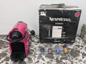 Krups Nespresso Inissia Kaffeemaschine XN100740 mit 10 Kaffeepads, Fuchsia