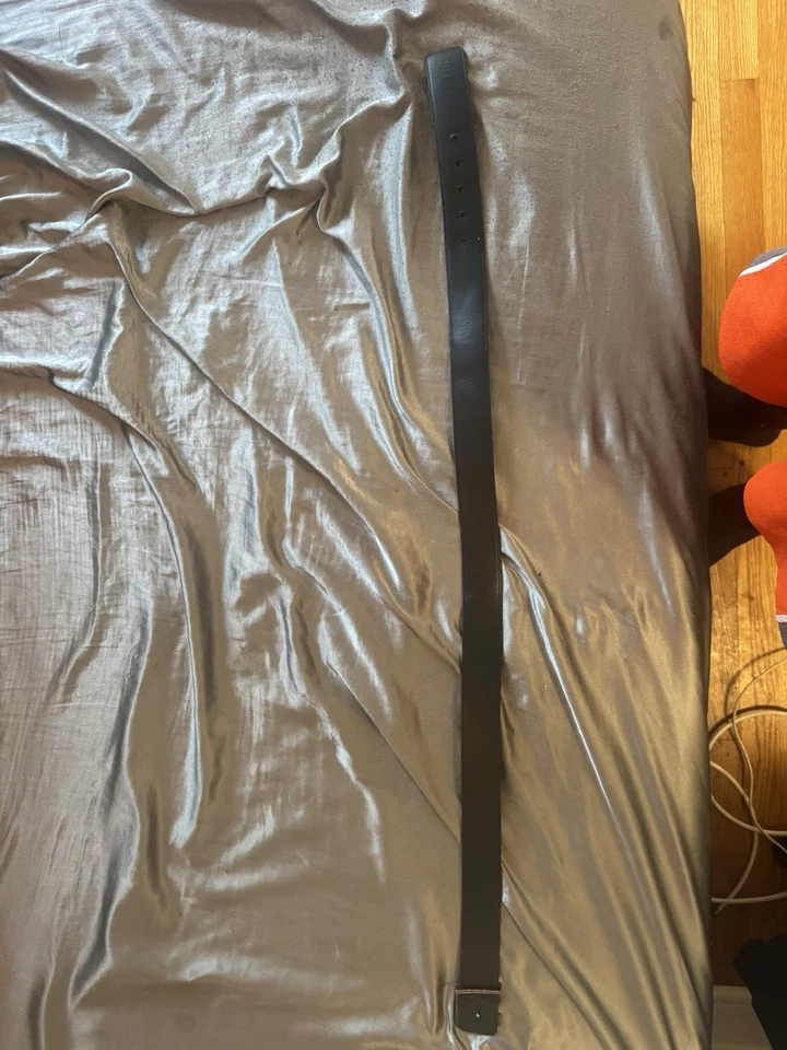 Cinturón Louis Vuitton monograma con hebilla LV Foto 4 de 4