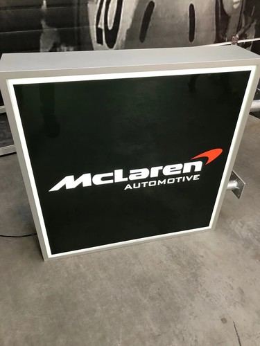 Insegna Luminata Doppio Lato Concessionario Ufficiale McLaren 2011 - Foto 9 di 10