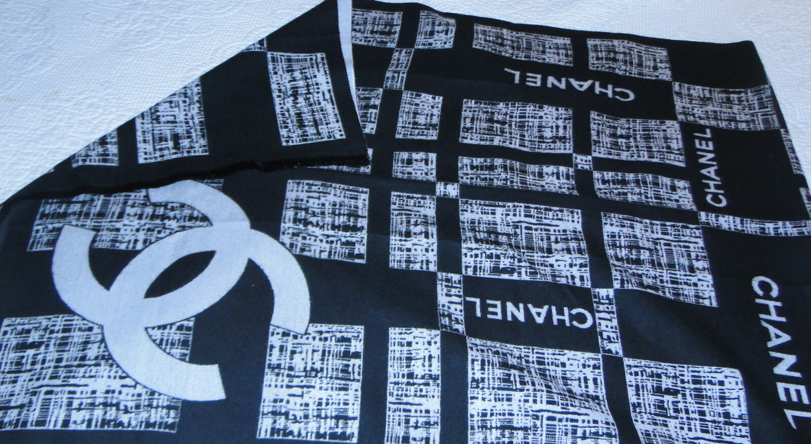 Authentic CHANEL Cashmere & Silk Scarf ~ BRAND NEW w/o  tag~ Made in France~ image 5