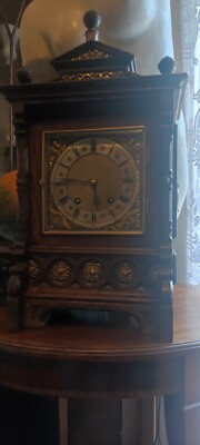 Seltene antike deutsche Lenzkirch Maser Nussbaum Tischhalterung Uhr funktioniert