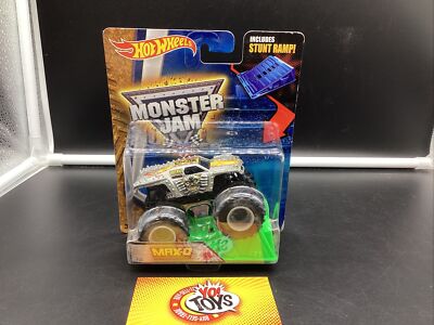 2015 Hot Wheels Monster Jam Max-D W/Green Stunt Ramp