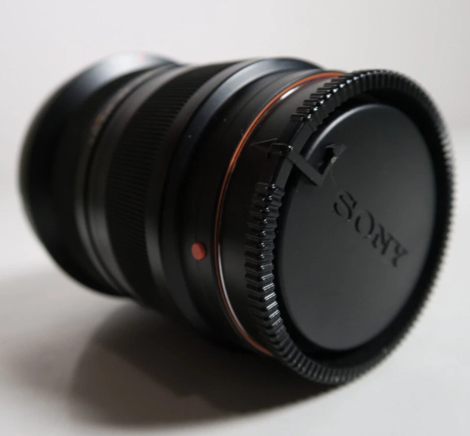Sony SAL1118 4.5-5.6/11-18mm DSLR Camera Lens w/ HMC Super 77mm Made in Japan - Image 4 of 4