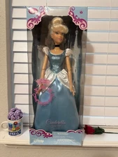 DISNEY STORE EXCLUSIVE CINDERELLA 17" SINGING DOLL *NIB*