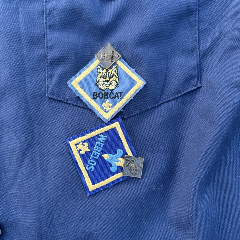 Boy Scouts of America Cub Scout Uniforme Juvenil Camisa EE. UU. Azul Talla L Parches Prendedores Foto 4 de 4