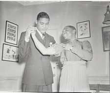 Joe Louis heavyweight champion of world visited Henry Armstrong ho- Old Photo