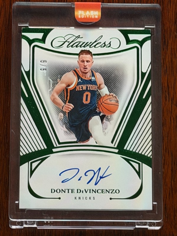 2023-24 Panini Flawless Donte DiVincenzo Flawless Autographs Emerald Auto #5/5