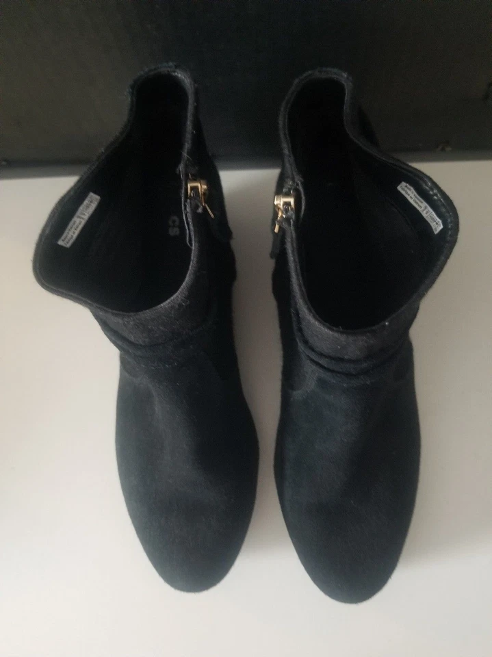 Raro Raro Crocs Leigh Gamuza Botines Botines Negro 9.5 Foto 4 de 4