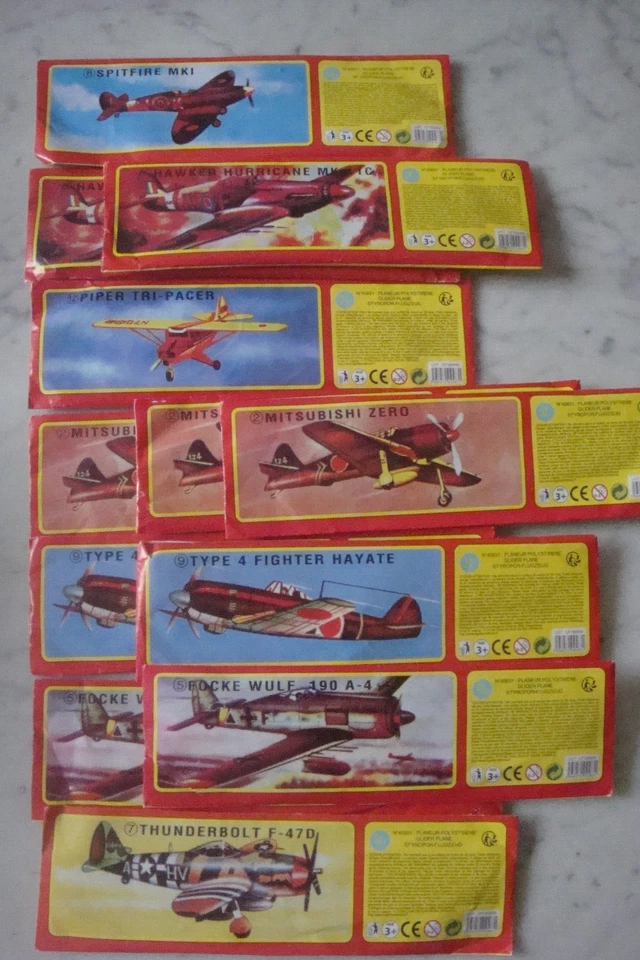 W43/ LOT DE 12 AVION PLANEUR EN POLYSTYRENE A MONTER 7 MODELES DIFFERENTS - Photo 1/1