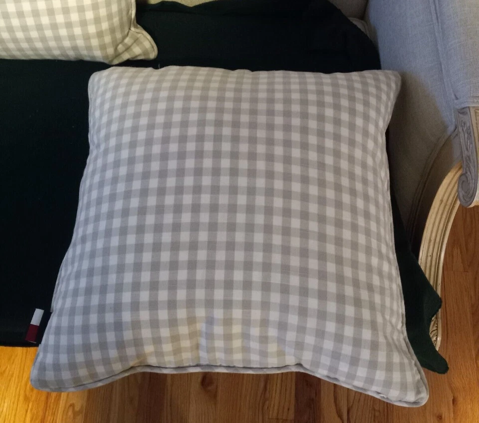 Juego de tres almohadas grises a cuadros Tommy Hilfiger Foto 4 de 4