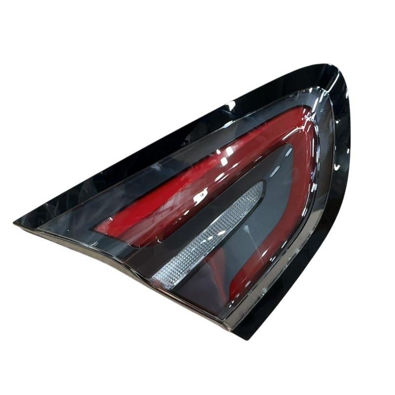 Feu arrière intérieur gauche FORD Puma bloc optique étanche et anti-UV numéro 2579089