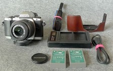 Olympus OM-D E-M10 16.1MP Digitalkamera - Sil...