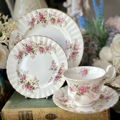 Royal Albert ''Lavender Rose'' 4 tlg. Gedeck Teetasse Untertasse Teller TOP