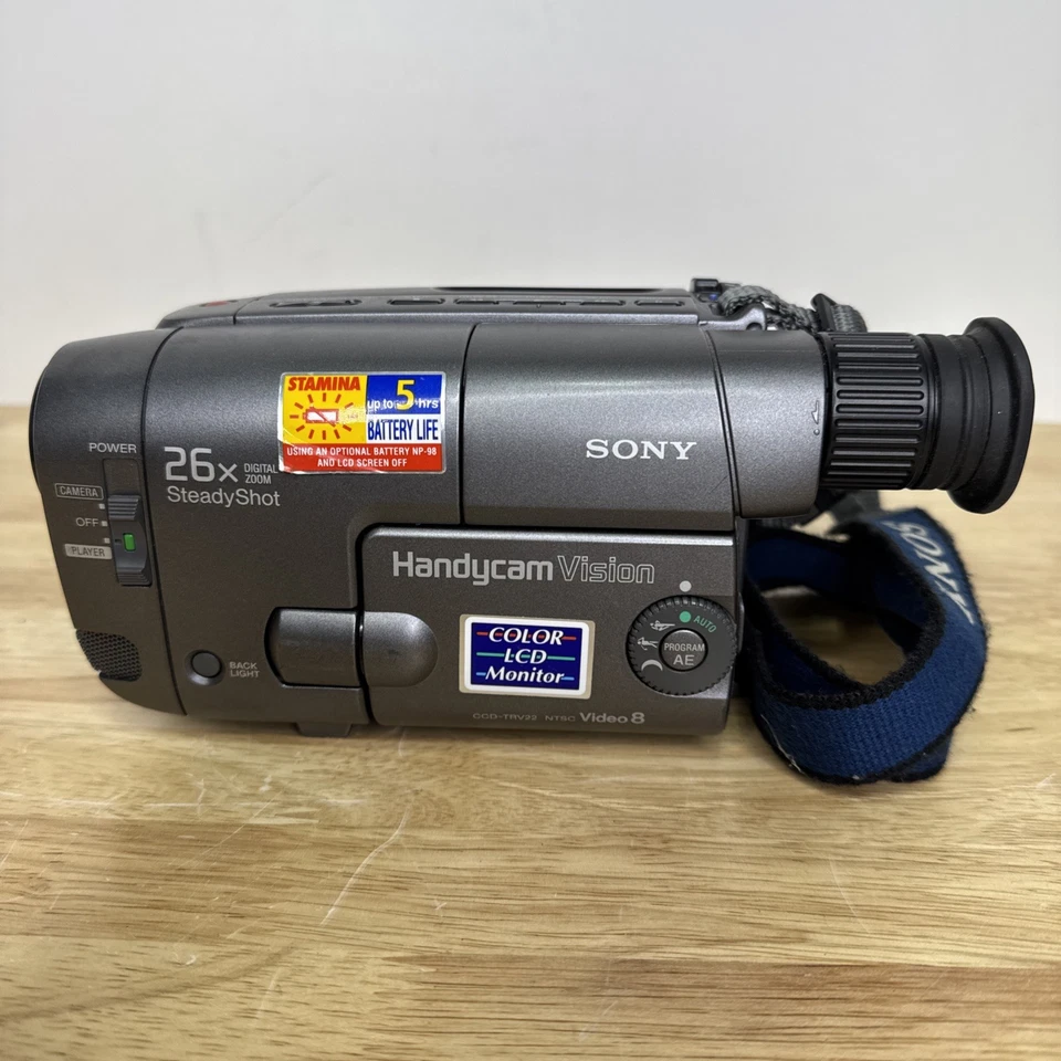 Sony CCD-TRV22 Video 8 Camcorder w/ AC Charger. For Parts/Repair Powers On READ - Image 2 of 4