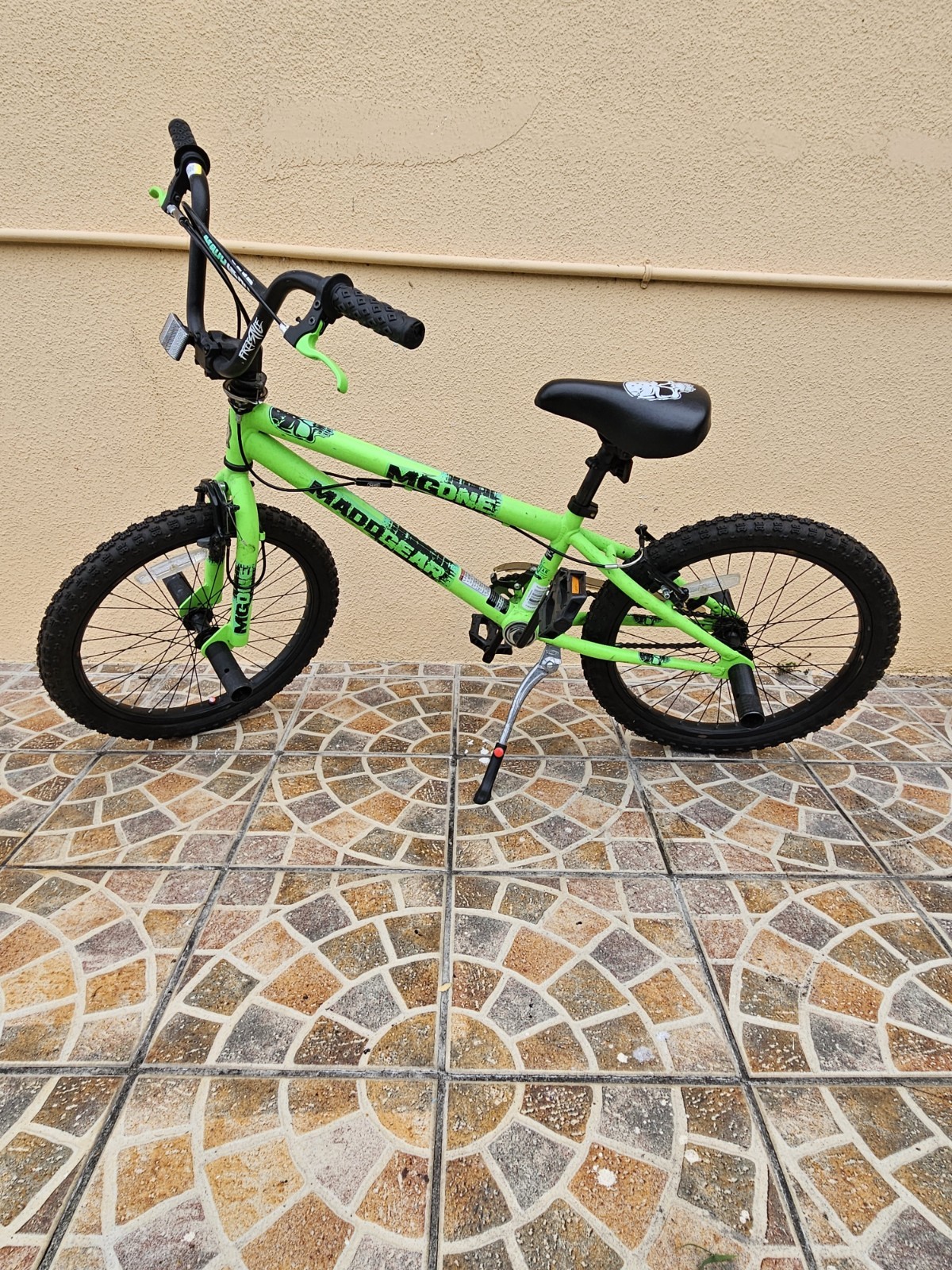 MaddGear 72076 MG One 20 Inch Boy's Freestyle Stunt BMX Bike