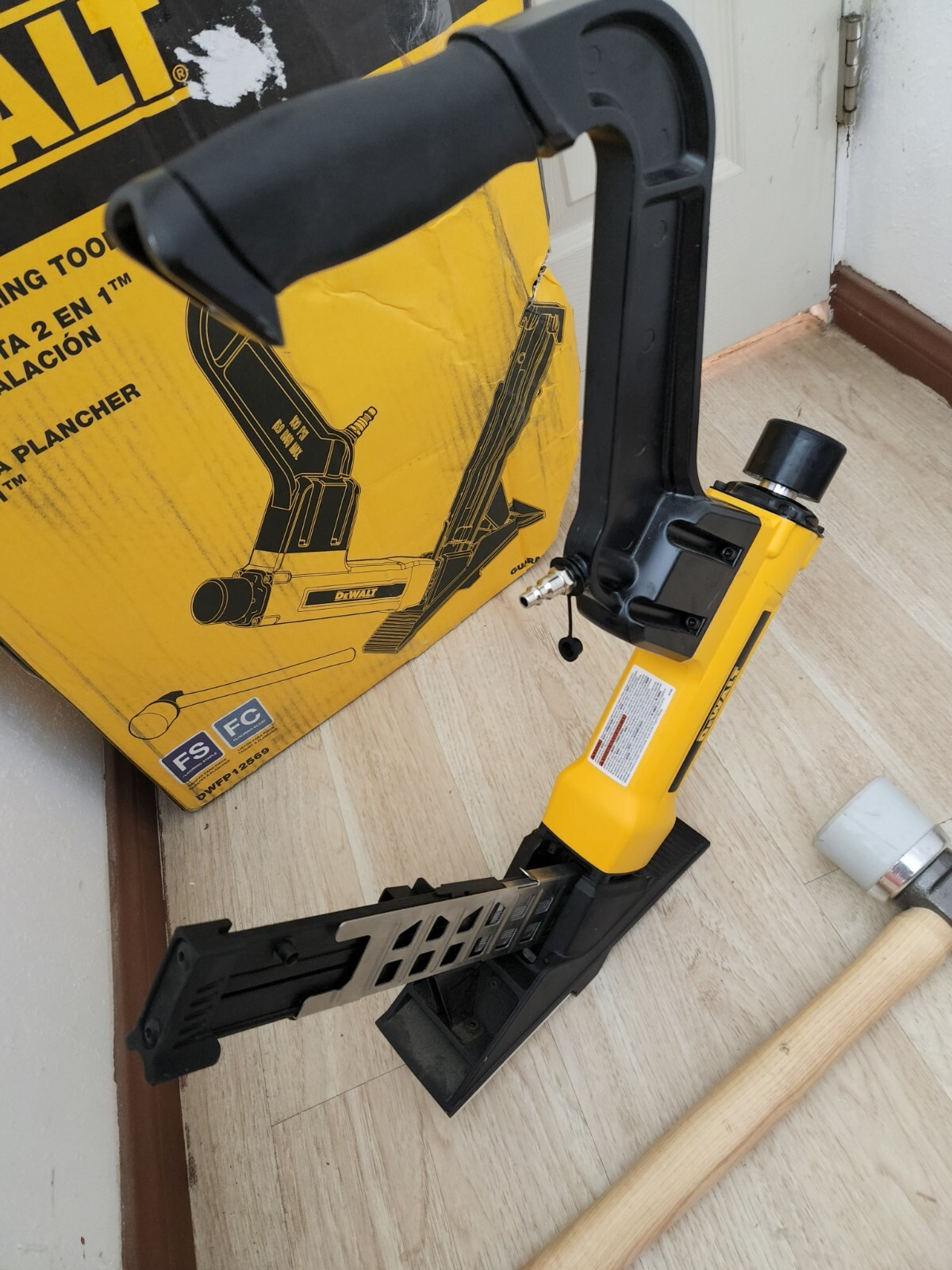 DEWALT 2in1 16Gauge Nailer/151/2Gauge Stapler Flooring Tool