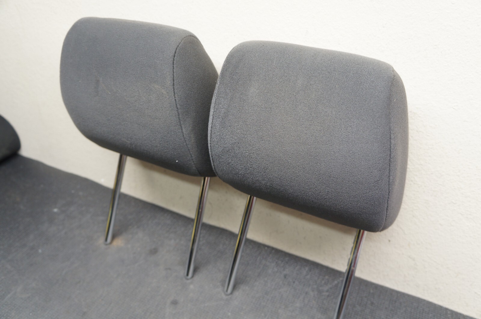 20092011 NISSAN PATHFINDER OEM FRONT SEAT HEADRESTS HEAD RESTS BLACK