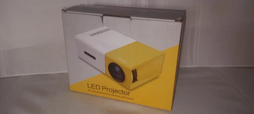 MINI PROYECTOR LED ROHS YG300 CONTROL REMOTO HDMI & AV, CABLES Y GUÍAS, PAQUETE, EN CAJA - Foto 2 de 13