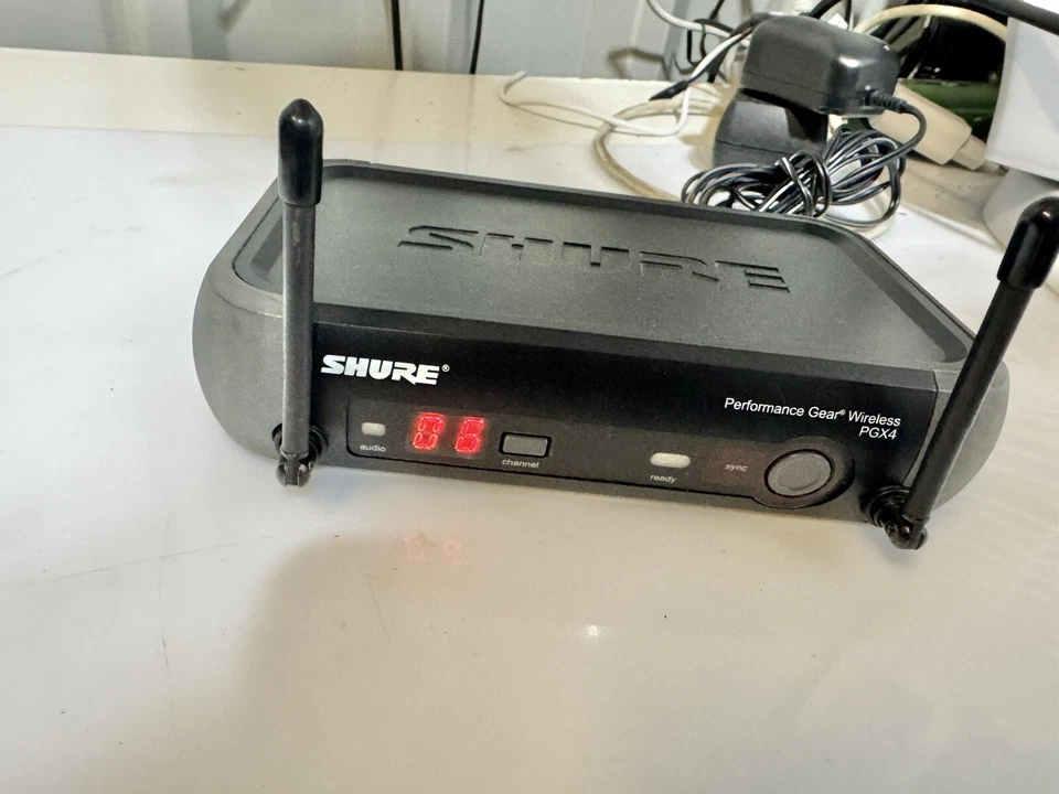 Shure Wireless Mikrofon Set • PGX4 Wireless Receiver + AKG 40 Pro Funkmikrofon - Bild 2 von 4