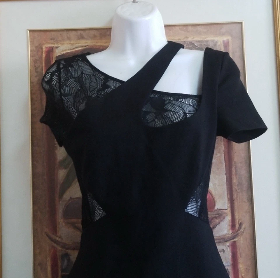 🦊🥰🦊 Auténtico vestido Versace Versus encaje cóctel inserción Foto 3 de 4