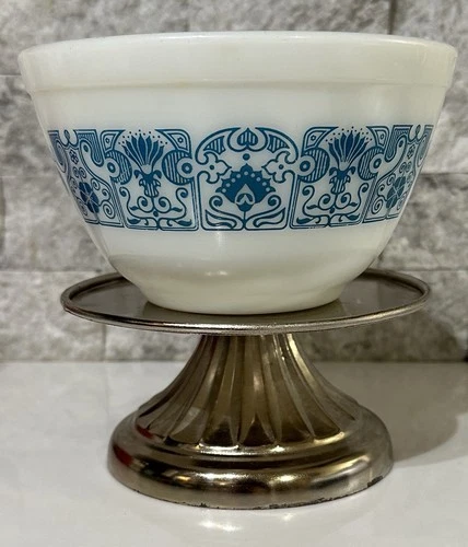 Vintage Pyrex Horizon Blue Mixing Serving Bowl #401 White Blue 1 1/2 Pint 1.5