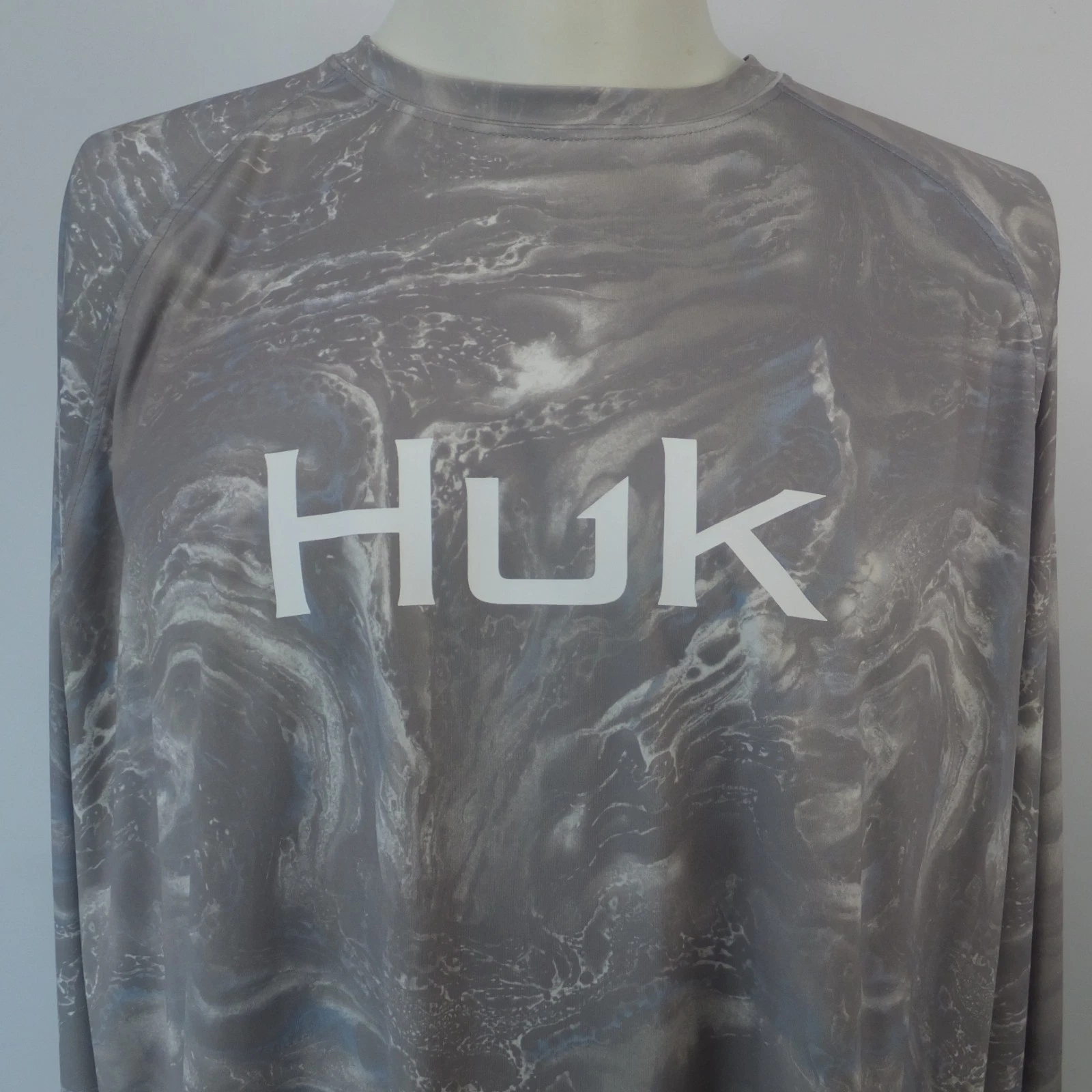 Huk Fishing Shirt Men's XXL Performance Long Sleeve Gray Wave Camo Sun Protect