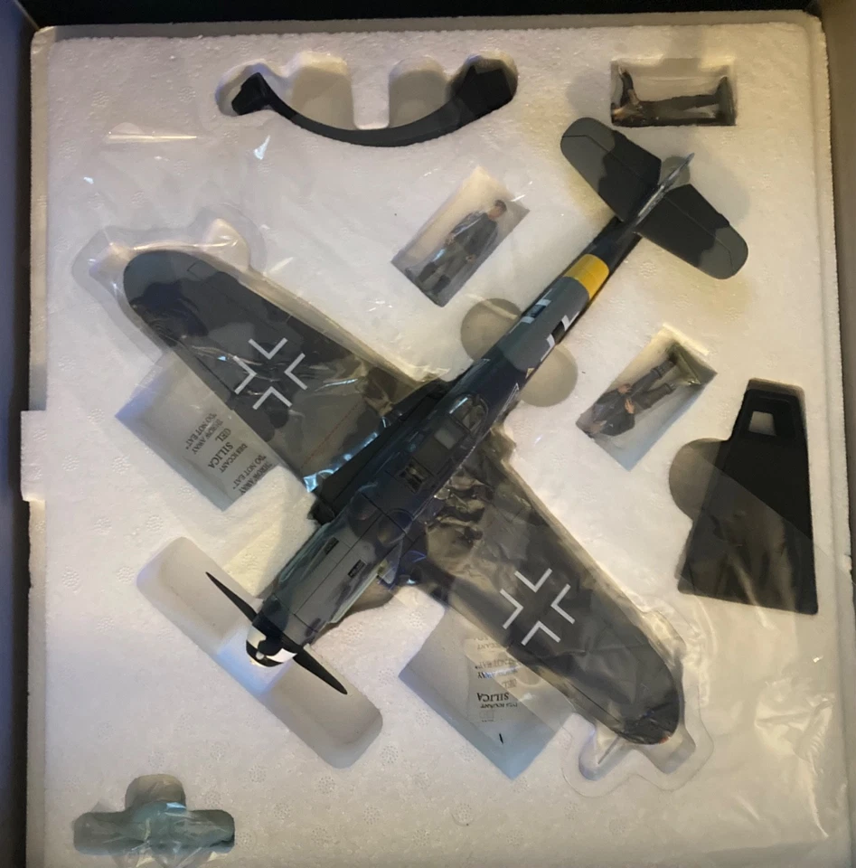 Corgi Boxed 1/32 Messerschmitt BF109G-6 Hauptmann Gerhard Barkhorn 1:32 - Image 2 of 4