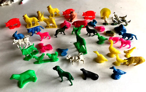 LOT #4: 48 PLASTIC GREAT MULTI COLORED VARIOUS TOY ANIMALS