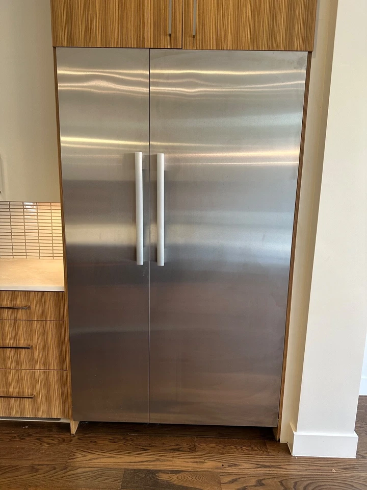 Frigorífico congelador de lujo Miele lado a lado frente de acero inoxidable en magnífico estado  Foto 2 de 4