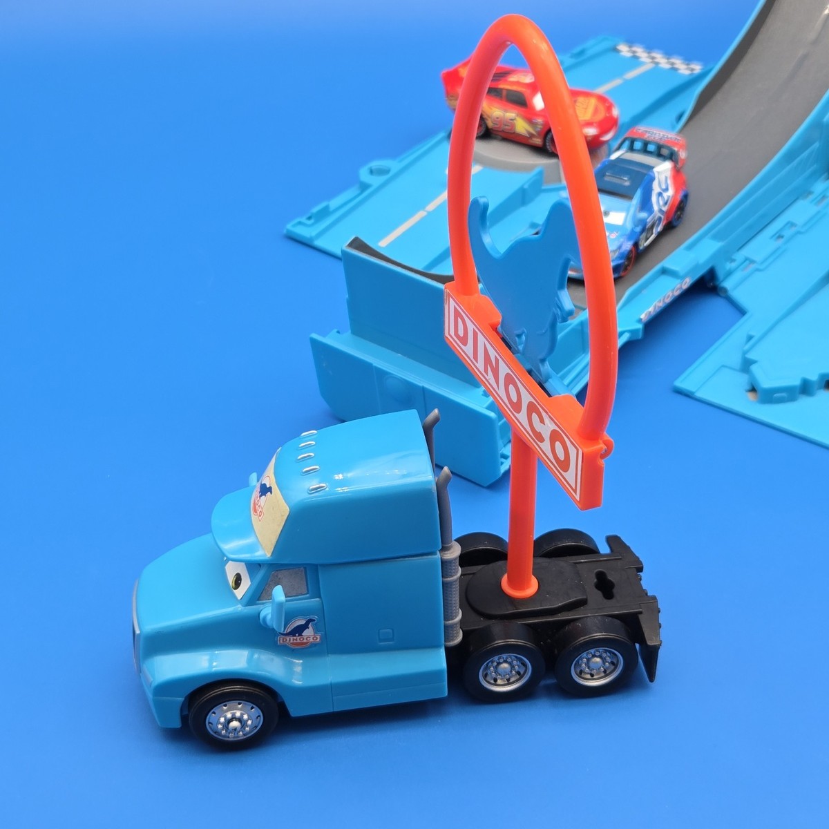 Disney Pixar Cars Dinoco The King Hauler Play set Drop And Jump
