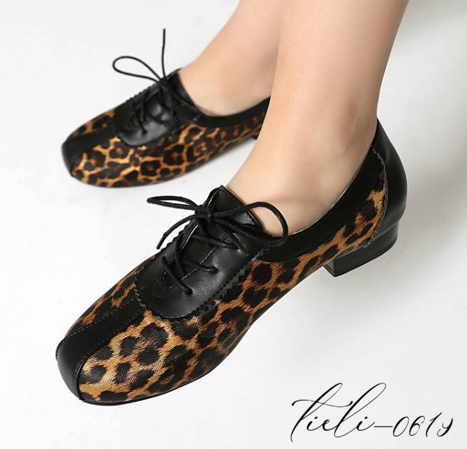 Nuevos zapatos de salón con cordones con estampado de leopardo bloqueados de colores de primavera para mujer de tacón bajo
