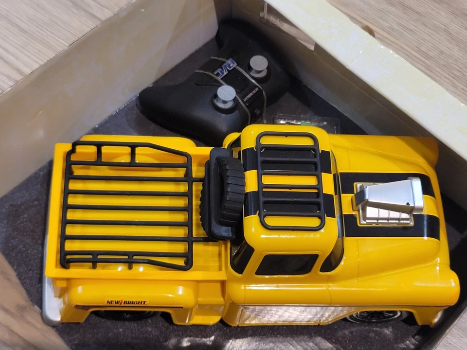 New Bright 1955 Blown Chevrolet Cameo RC Truck NEW OPEN INCOMPLETE BOX - Image 2 of 4