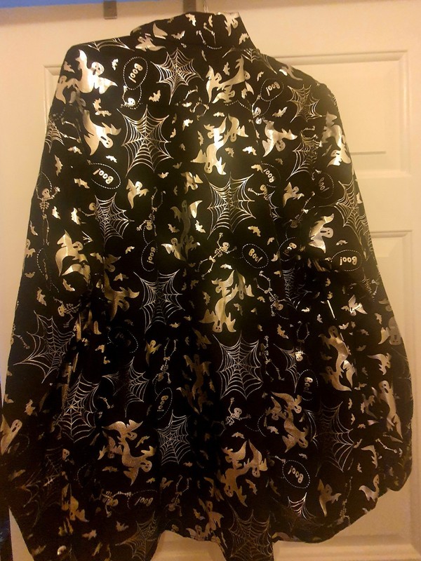 Halloween long sleeve button down shirt, new with tags xl. black and silver