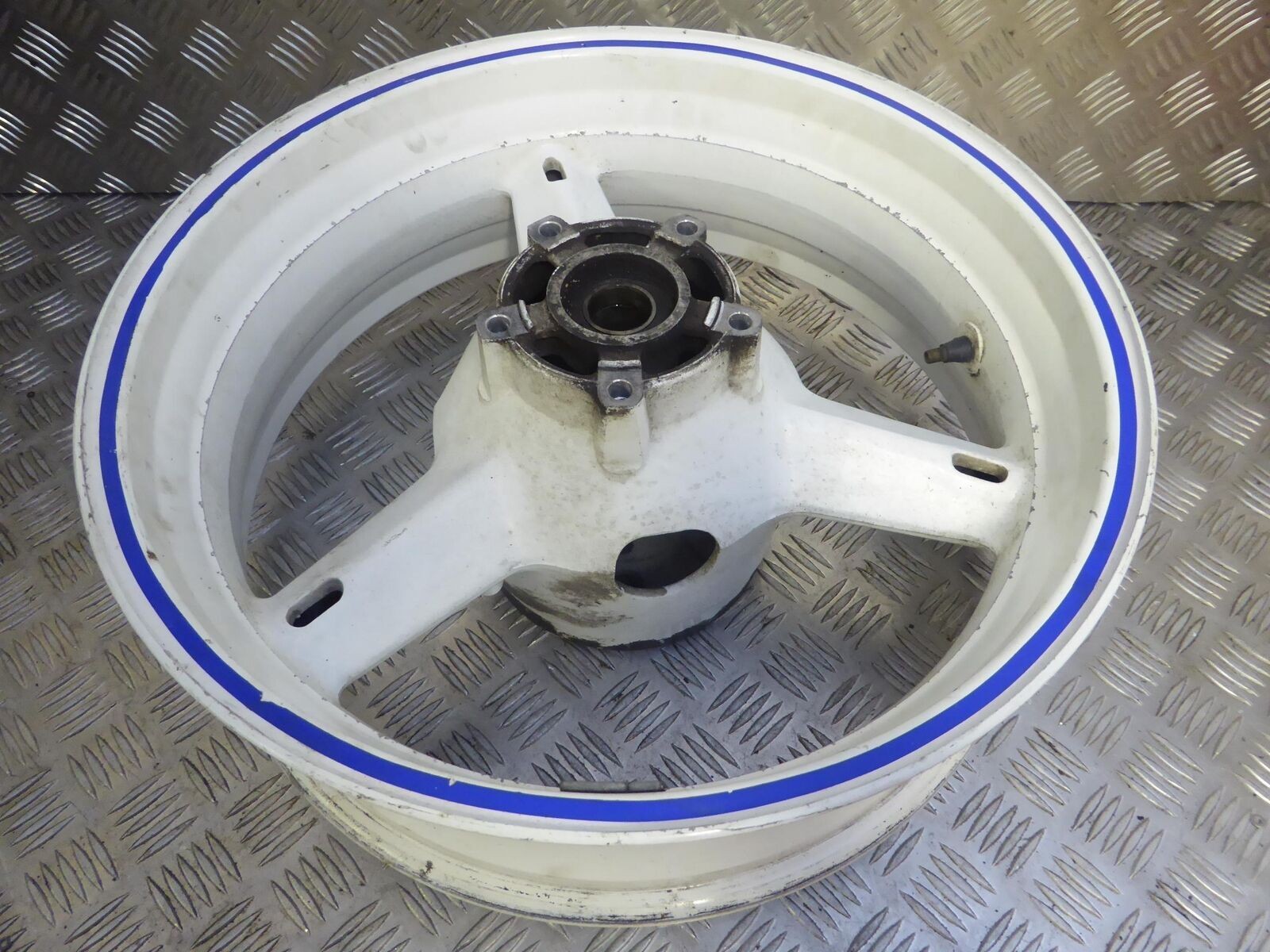 SUZUKI GSXR600 K2 2002 REAR WHEEL  J 17M/CXMT5.50