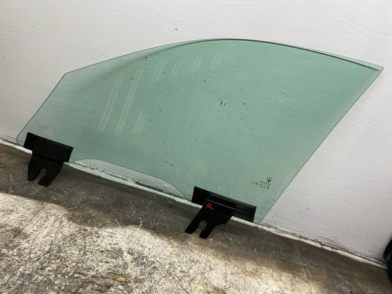 2017-2024 MASERATI LEVANTE FRONT RIGHT PASSENGER SIDE DOOR WINDOW GLASS PANEL